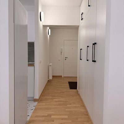 Location d’un appartement lumineux de 2 pièces, 65 m², Belgrade, Serbie